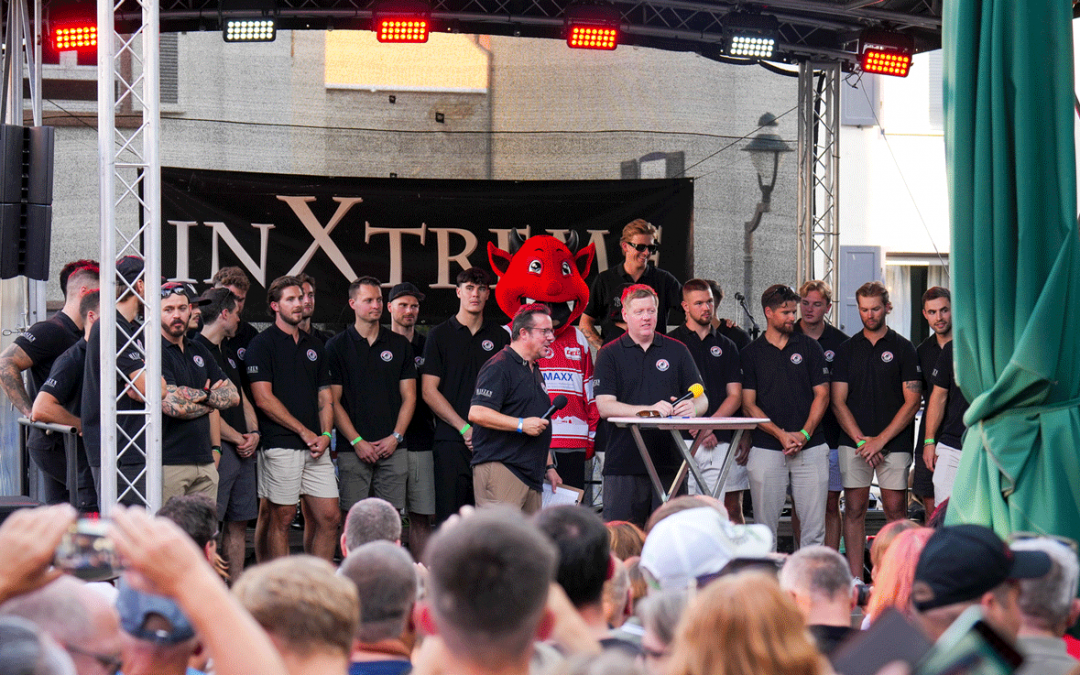 Emotionale Saisoneröffnung: 800 Fans auf dem Burgplatz