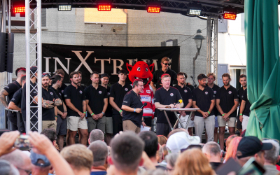 Emotionale Saisoneröffnung: 800 Fans auf dem Burgplatz