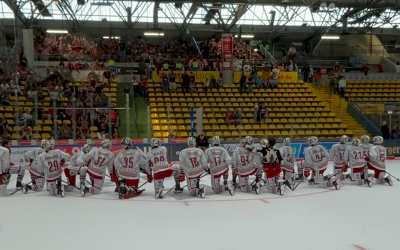 700 Fans feiern Prestigesieg und Shutout von Jerry Kuhn