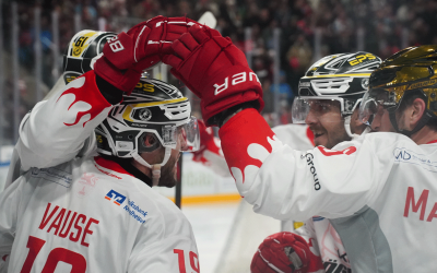 Vause zaubert, Hickmott trifft doppelt – EC feiert Sonderzug-Sause