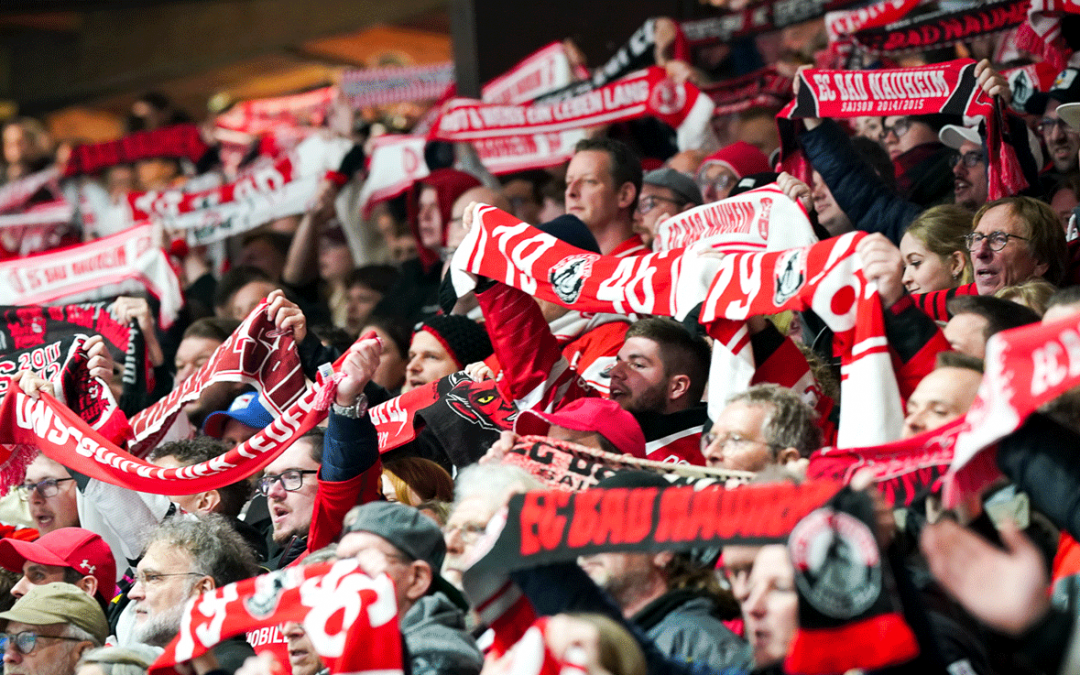 Alle Schals hoch – gemeinsam für Spiel 4!